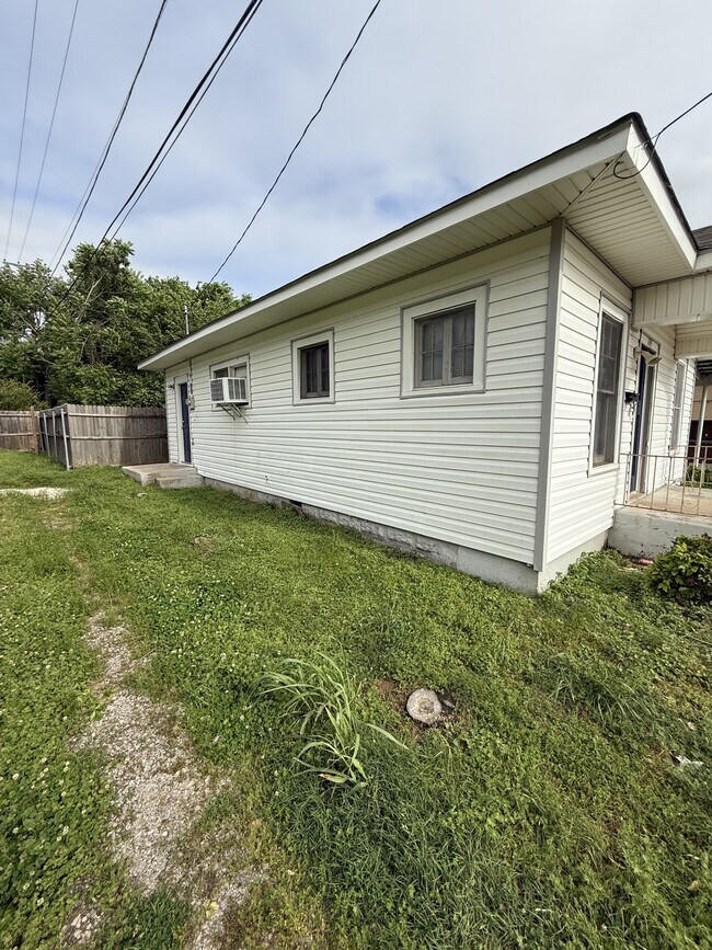 Building Photo - 109 N Draper Ave