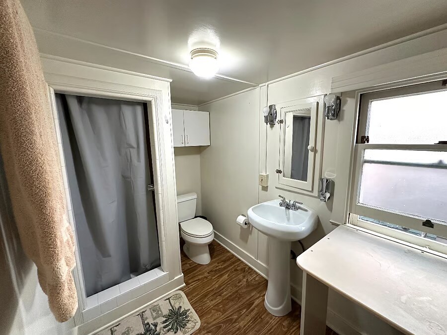 Building Photo - 138 Pine St