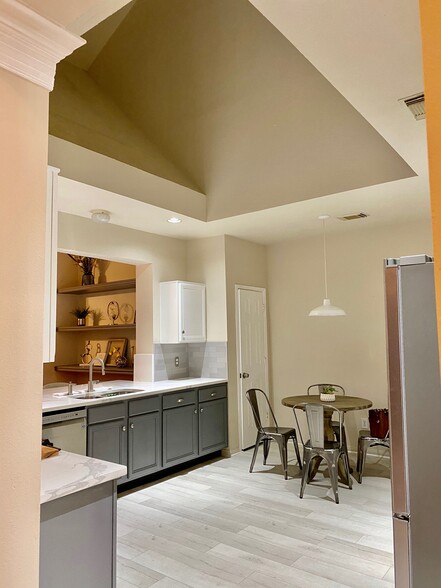 Kitchen - 14243 Andrea Way Ln