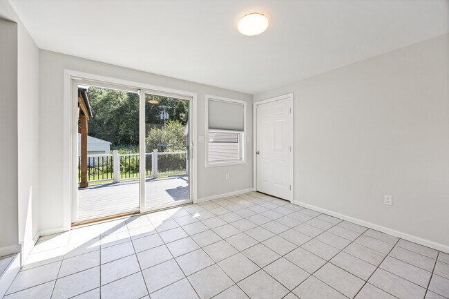 Building Photo - 159 E Johnson Ave