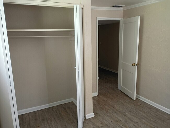 Building Photo - 10592 Haverford Rd
