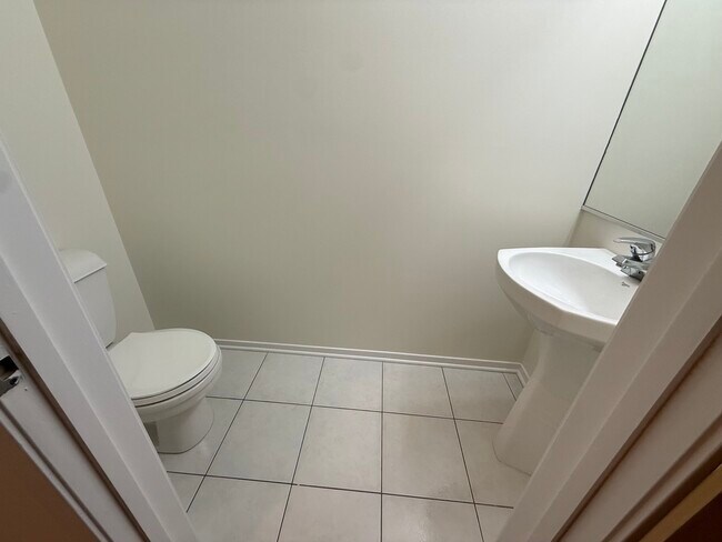 Building Photo - 1500 W Monroe St