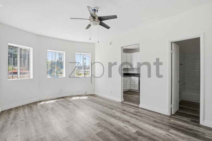 Building Photo - Unit 3
