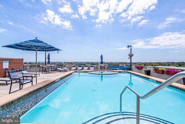 Building Photo - 1021 N Garfield St