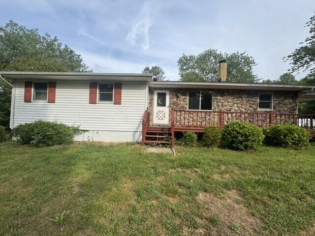 Building Photo - ½ Off First Full Month with Move-In by 8/15 • Large Yard & Deck • August App Fee Only $32. Pet-fr...