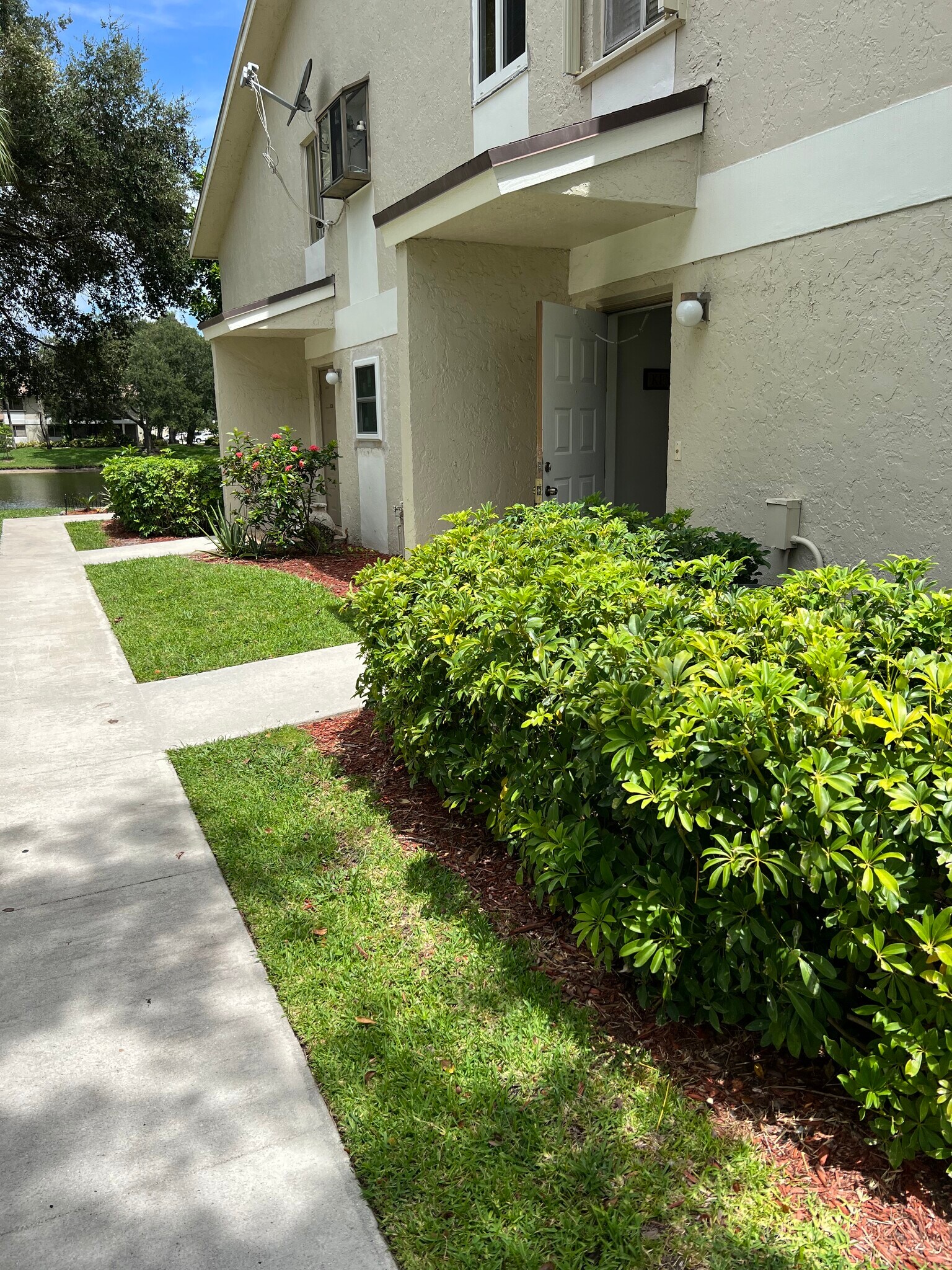 Building Photo - 111 Gardens Dr