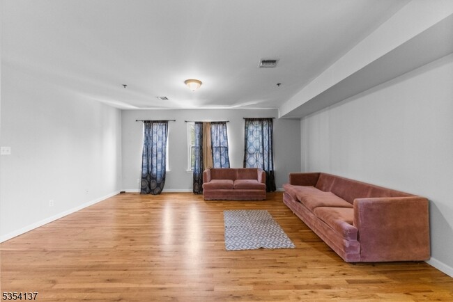 Building Photo - 448 S 13th St