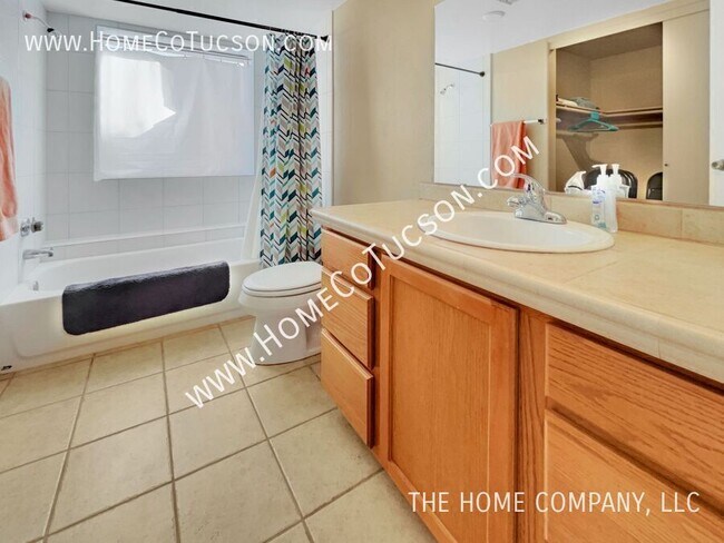 Building Photo - Short Term Furnished Foothills Condo 5675 N Camino Esplendora-2211