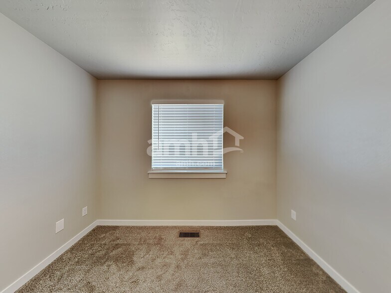 Building Photo - 10647 Avalon St