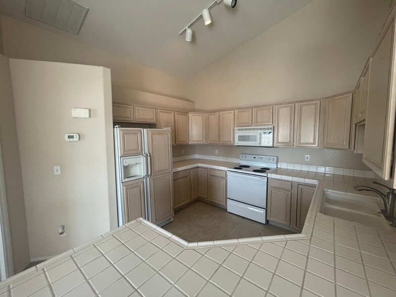 Building Photo - 758 Mesa Springs Dr