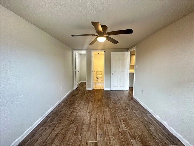 Building Photo - 605 E Hunnicutt St