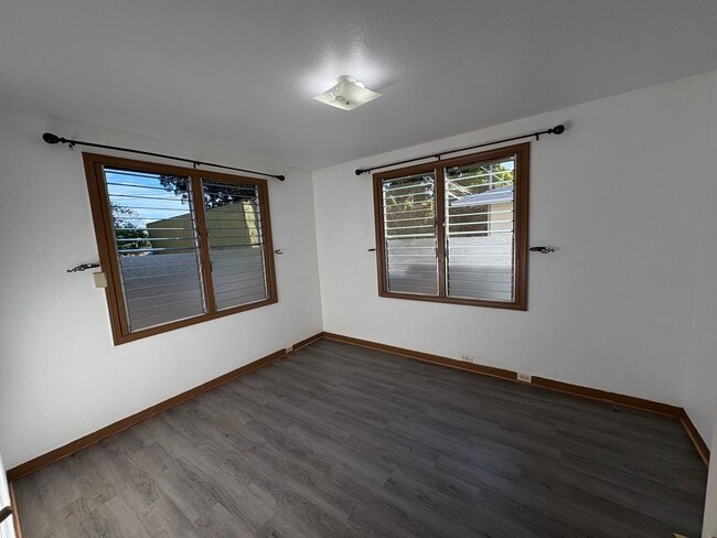 Building Photo - Three Bedroom Home