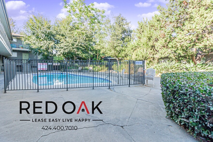 Building Photo - 12737 Moorpark St
