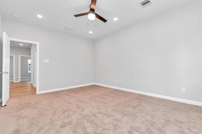 Building Photo - 2357 Hoskins Dr