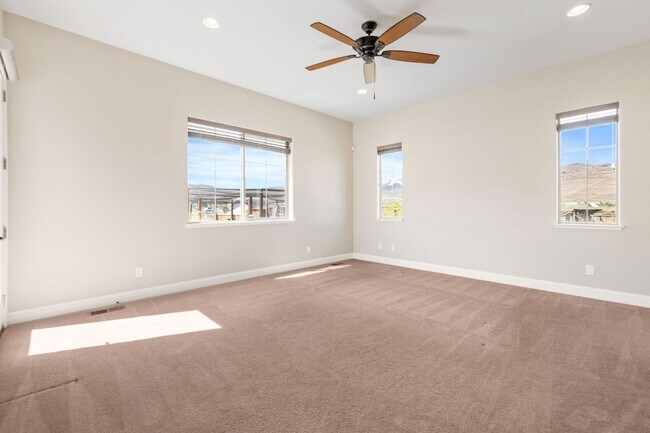 Building Photo - 1015 N Cantlon Ln