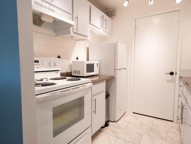 Building Photo - 3255 S Beneva Rd