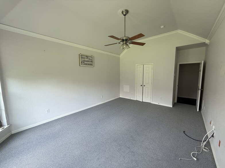 Main bedroom (new carpet) - 2489 Yuma Dr