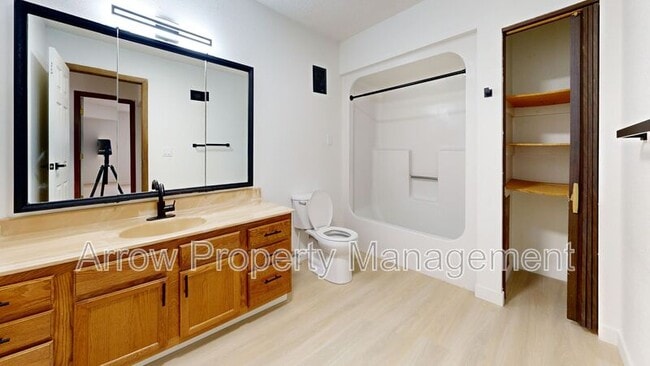 Building Photo - 203 E Arbor Ave