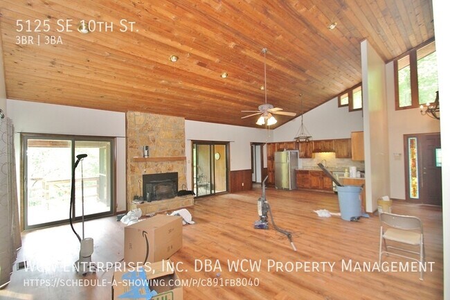 Building Photo - 5125 SE 10th St