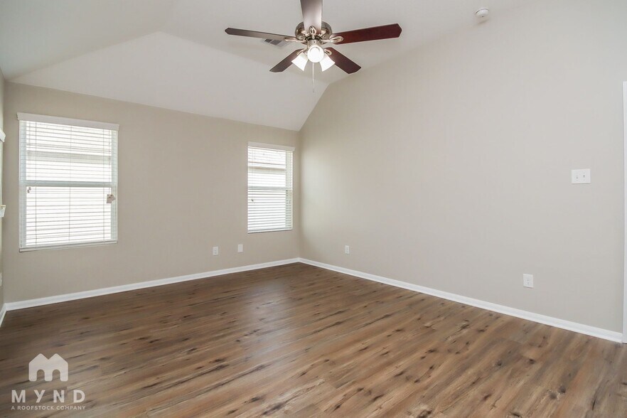 Building Photo - 5019 Forest Hurst Dr