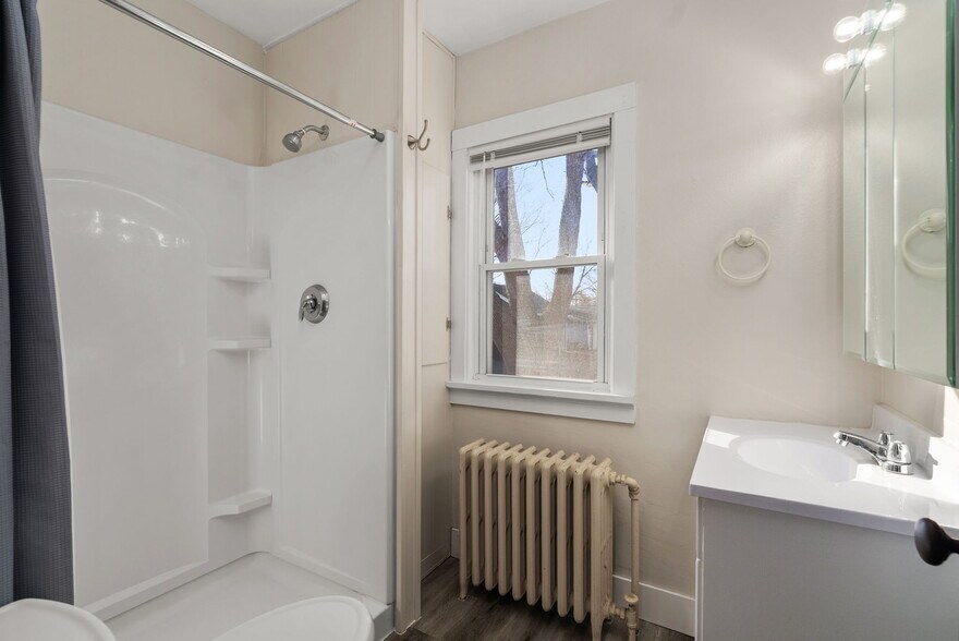 Bathroom - 21 Farwell St