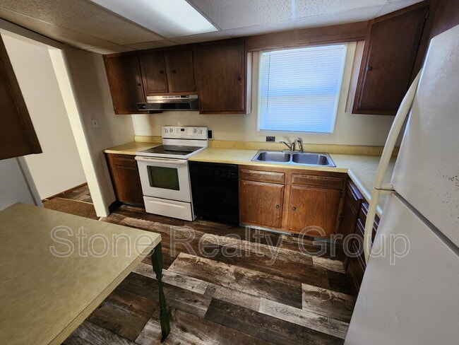 Building Photo - 2333 Wallace Ave