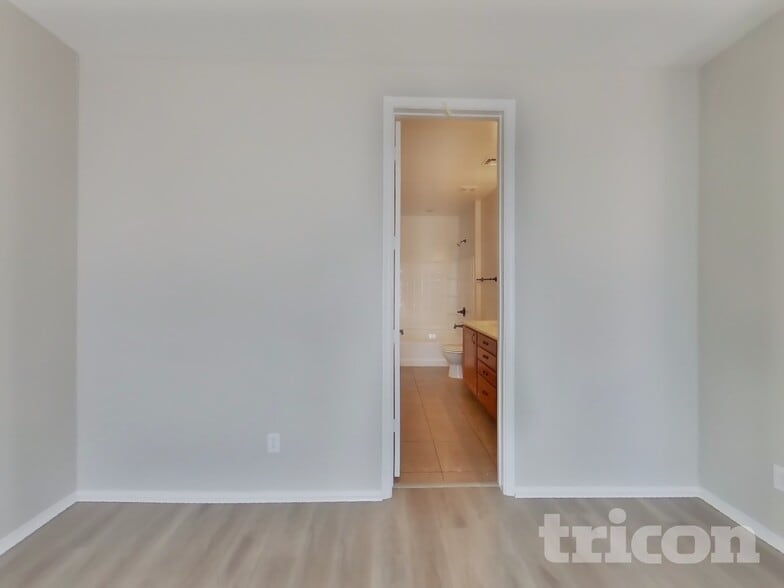 Building Photo - 7731 S 45th Ln