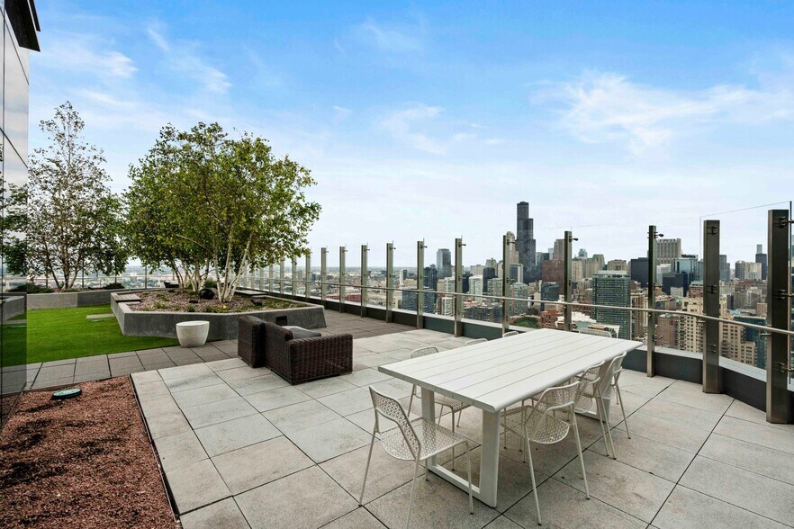 Building Photo - 1342 S Michigan Ave