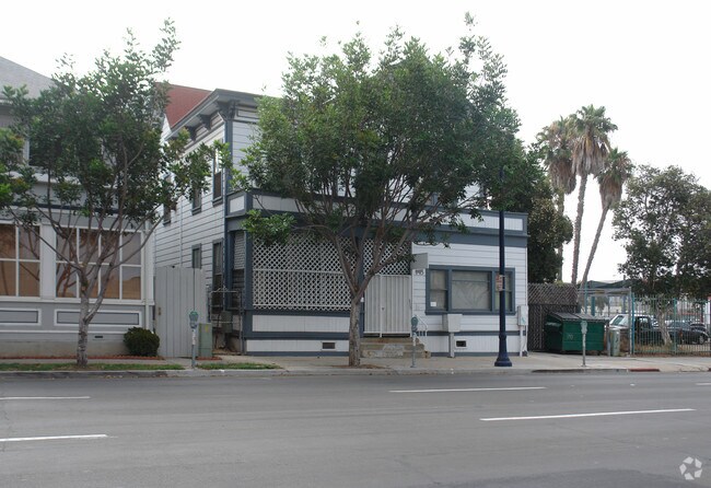 Building Photo - 743 10th Ave