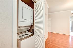 Building Photo - 2255 Braeswood Park Dr