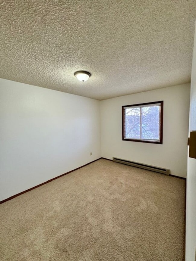 Building Photo - 1605 W Koch St