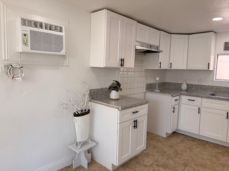 Building Photo - 1716 1/2 Gage St