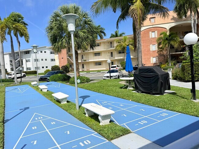 Building Photo - 470 Paradise Isle Blvd