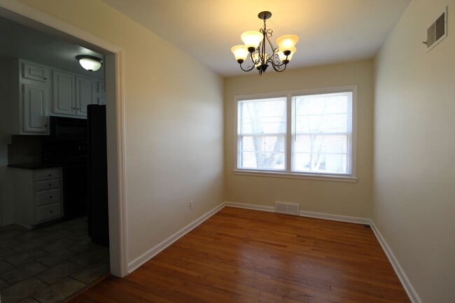 Building Photo - 2 Bedroom 1 Bath Home In Mission Kansas