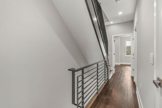 Building Photo - 1645 W Cabot St