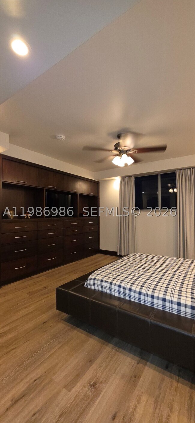 Building Photo - 4001 S Ocean Dr