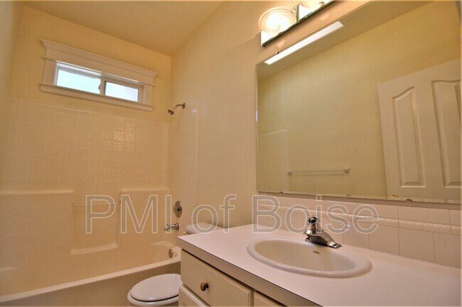 Building Photo - 85 S Linder Rd