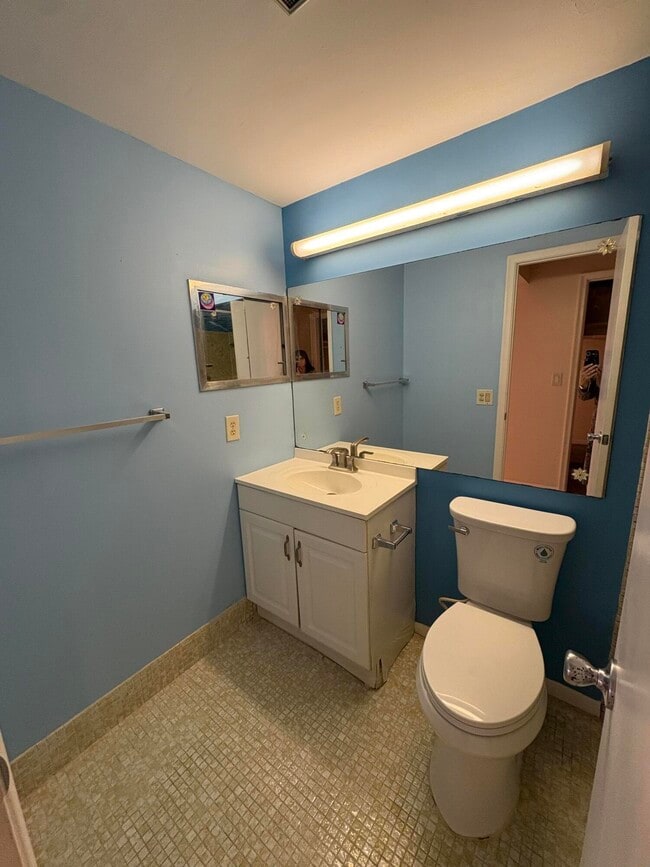 Building Photo - 51 Waltham C