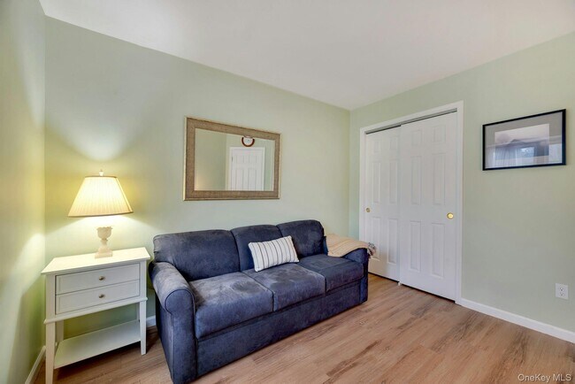 Building Photo - 2555 Youngs Ave