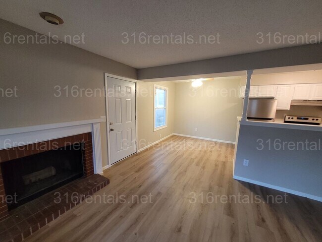 Building Photo - $1250 - 3 bed 1.5 bath - Single Family Hom...