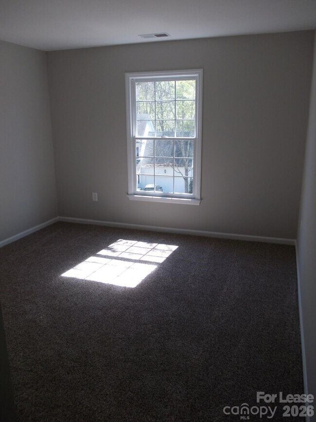 Building Photo - 6223 Hickory Cove Ln