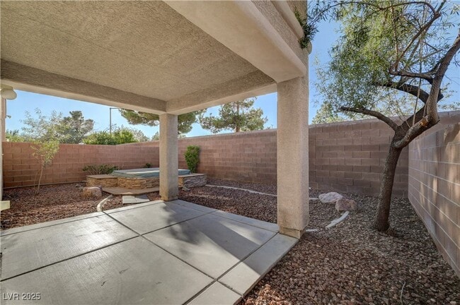 Building Photo - 5052 Whistling Acres Ave