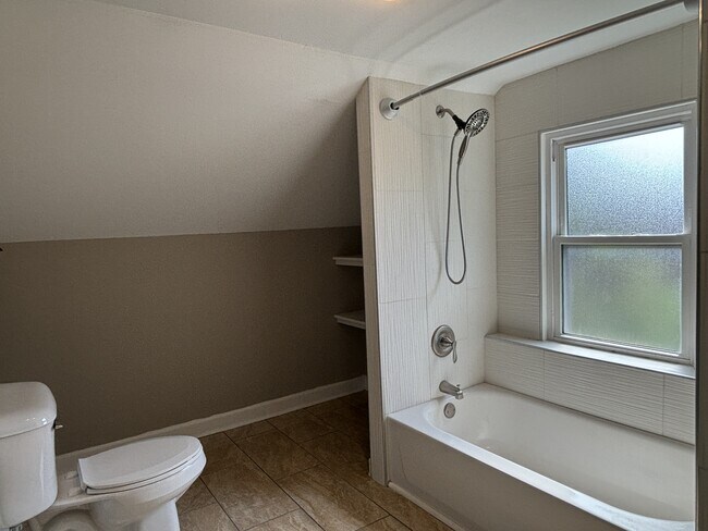 Building Photo - 1024 Kessler