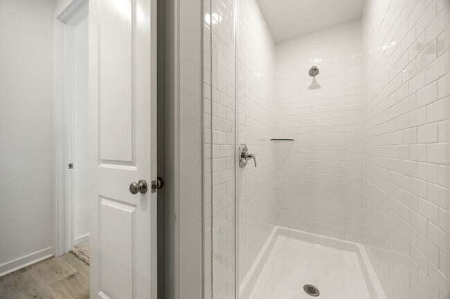 Building Photo - 905 Crystal Bnd Ln