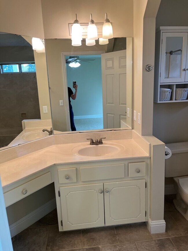 Building Photo - Beach Access 5BR 3Bath Home in Mary Esther