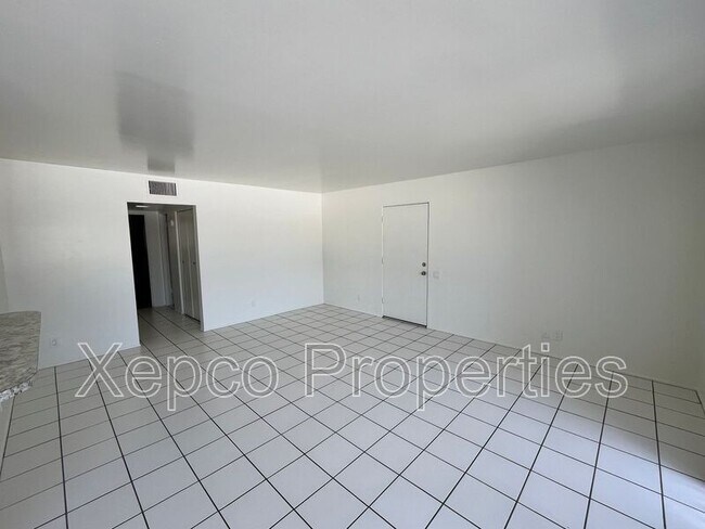 Building Photo - 550 El Cielo Rd