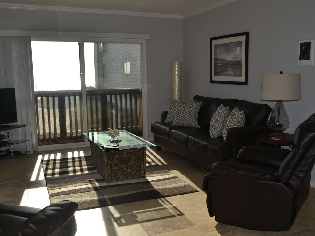 Building Photo - 676 Seacoast Dr