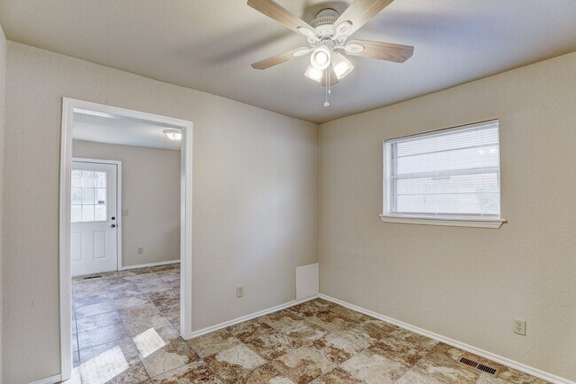 Building Photo - 4 Bedroom,2.5 Bath and 2 Car Garage Duplex with Fireplace and Prime Location Near Lake Hefner