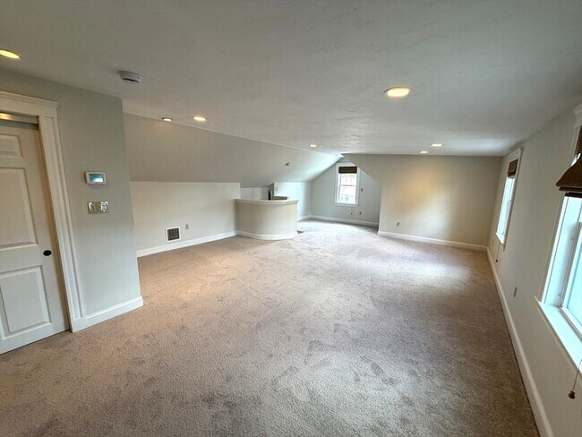 Building Photo - 58 Dix St