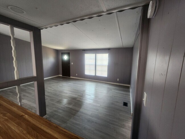 Building Photo - 3 Bedroom, 2 Bathroom Rental NOW Available!